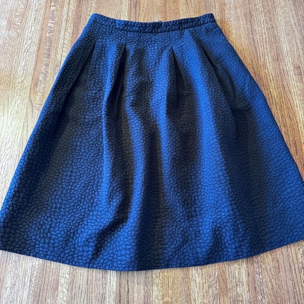 H&M Skirt Women Size 10 Black Pleated Textured - Midi - POCKETS!